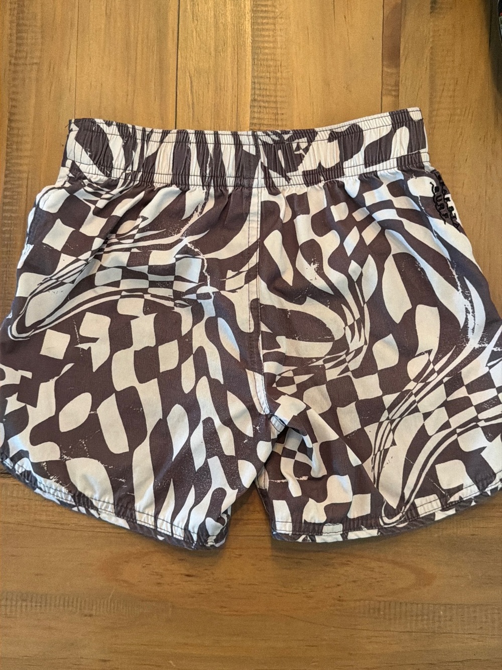 Seaesta Boys Boardshorts Retro Scallop Shorts in Hazy Daze Swirl Black White 7 - Picture 3 of 3